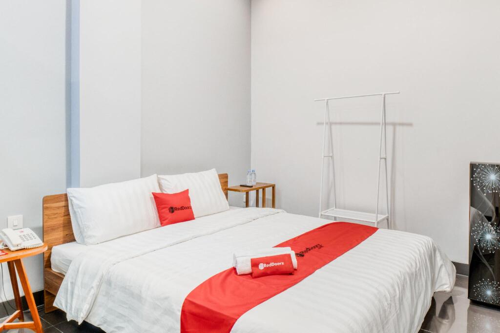 Джакарта: RedDoorz Plus near Taman Ismail Marzuki