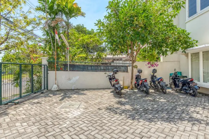 Сурабая: RedDoorz near UNTAG Surabaya