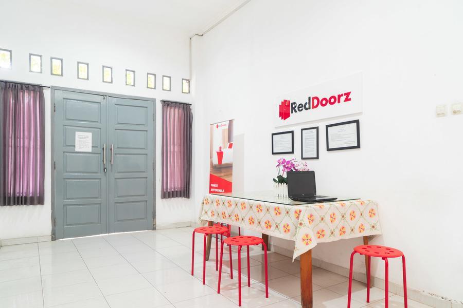 Бекаси: RedDoorz Syariah near Grand Galaxy Park