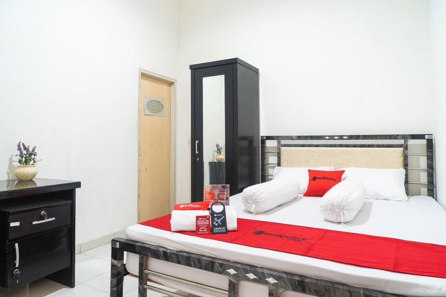 Бекаси: RedDoorz Syariah near Grand Galaxy Park