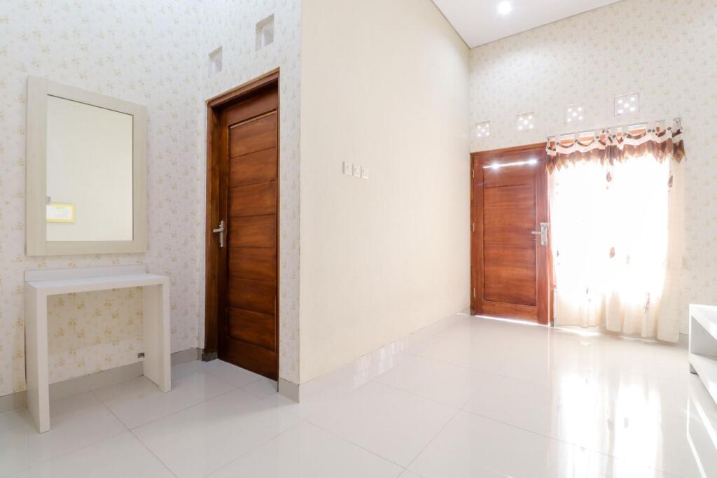 Батуретно: Homestay Family Syariah