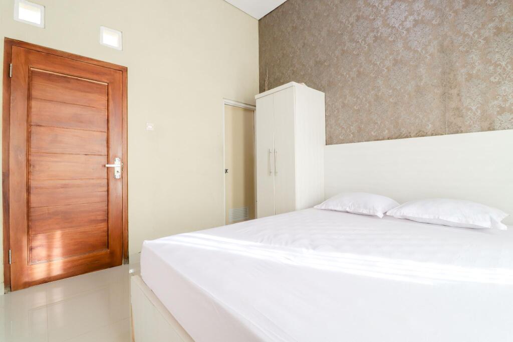 Батуретно: Homestay Family Syariah
