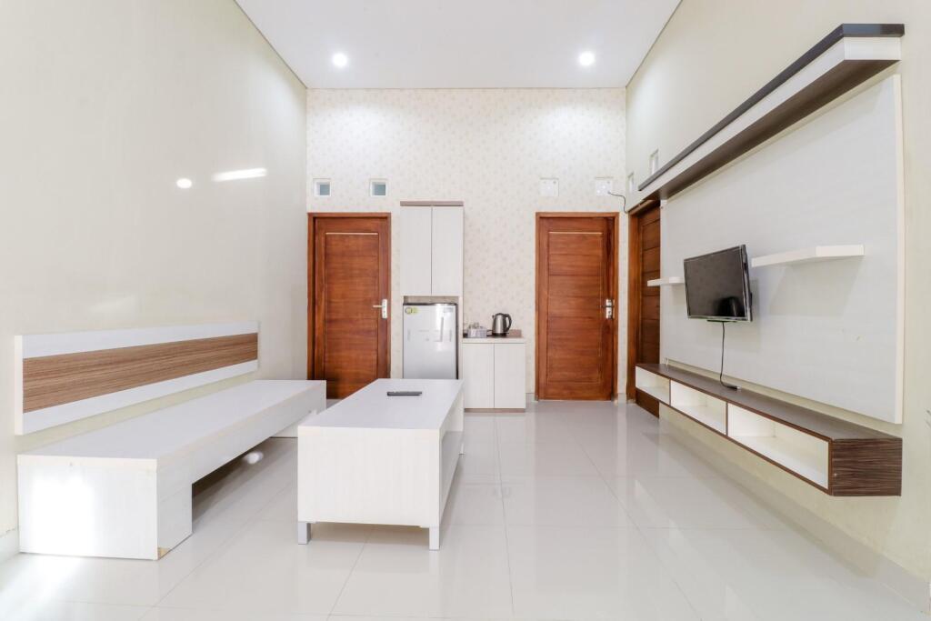 Батуретно: Homestay Family Syariah