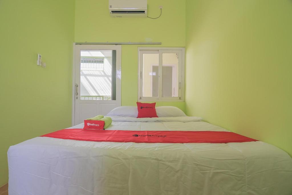 Субанг: RedDoorz Syariah near Museum Wisma Karya Subang
