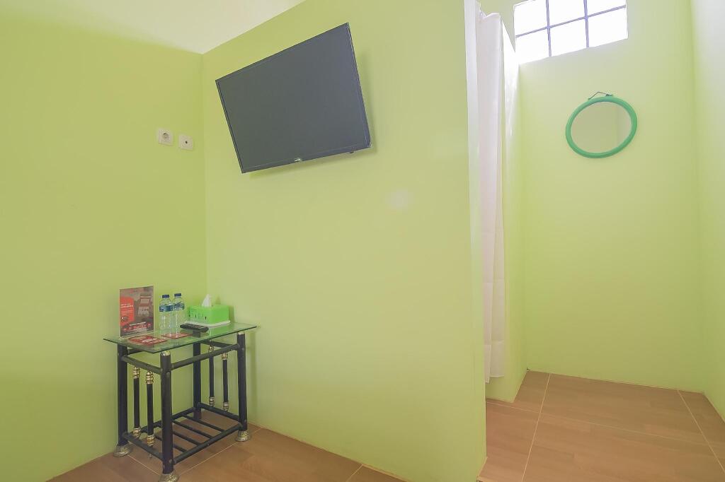 Субанг: RedDoorz Syariah near Museum Wisma Karya Subang