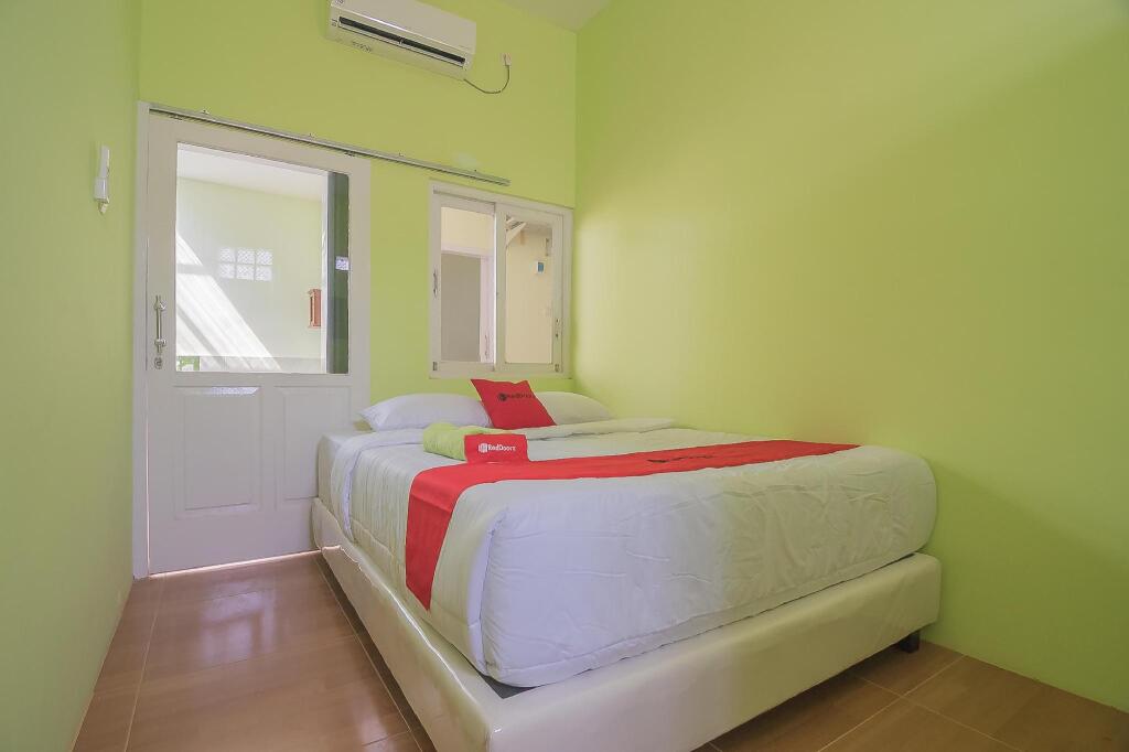 RedDoorz Syariah near Museum Wisma Karya Subang — фото 1