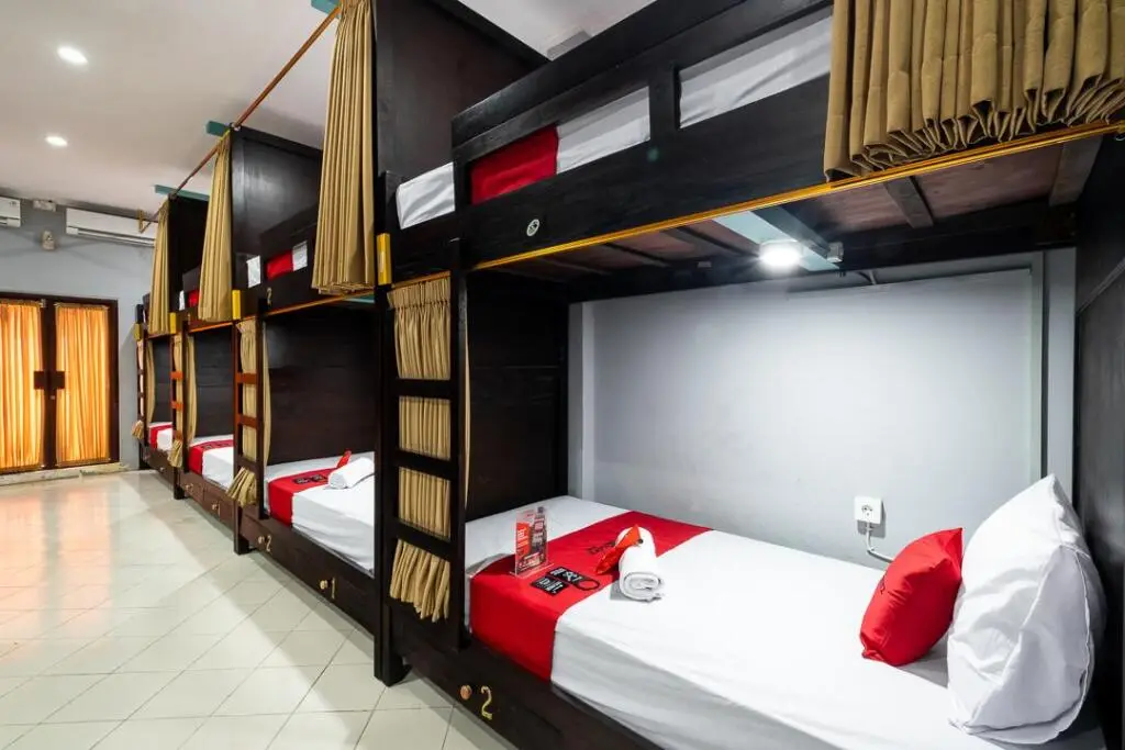 Кута: RedDoorz Hostel near Trans Studio Mall