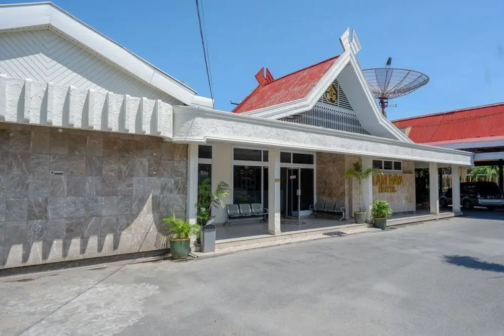 Палу: RedDoorz Plus @ Alam Raya Hotel