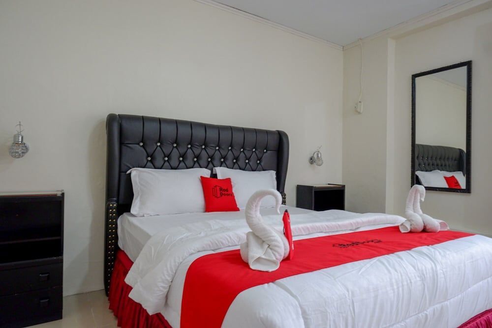 Палу: RedDoorz Plus @ Alam Raya Hotel