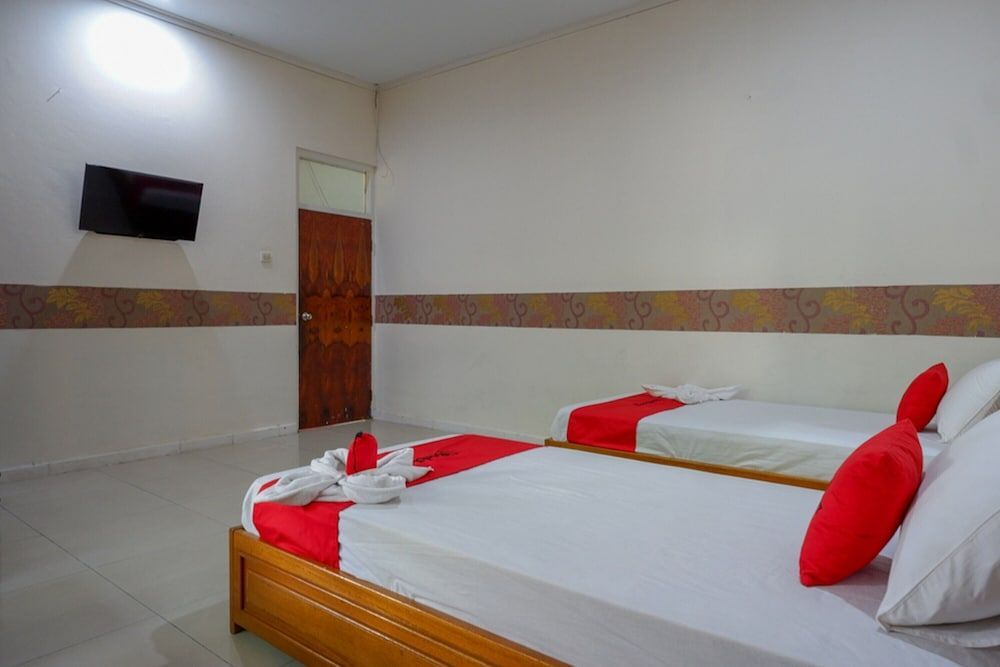 Палу: RedDoorz Plus @ Alam Raya Hotel