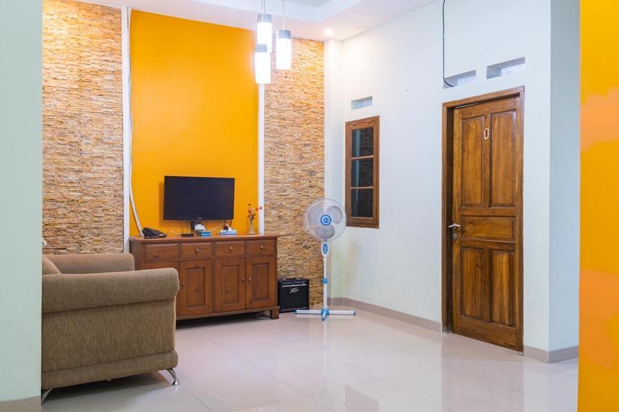 Бекаси: RedDoorz Syariah near Grand Kota Bintang