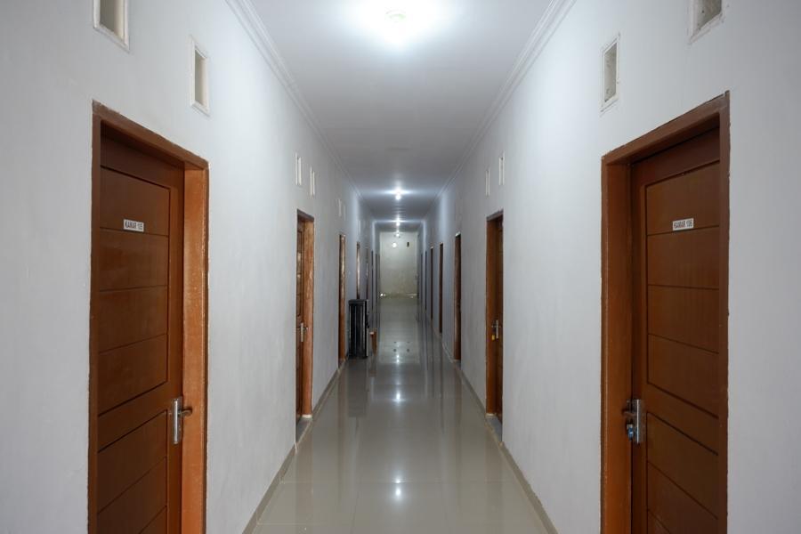 Мамуджу: RedDoorz near Pasar Baru Mamuju