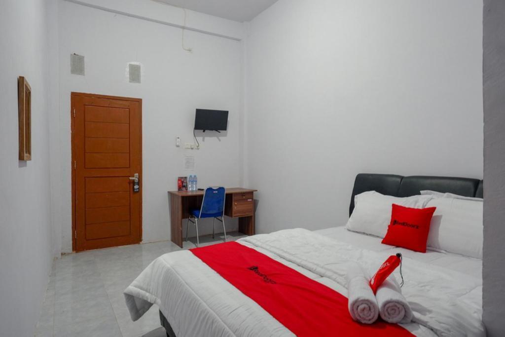 Мамуджу: RedDoorz near Pasar Baru Mamuju