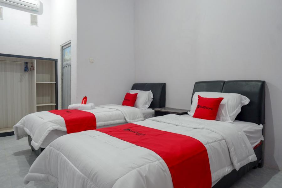Мамуджу: RedDoorz near Pasar Baru Mamuju