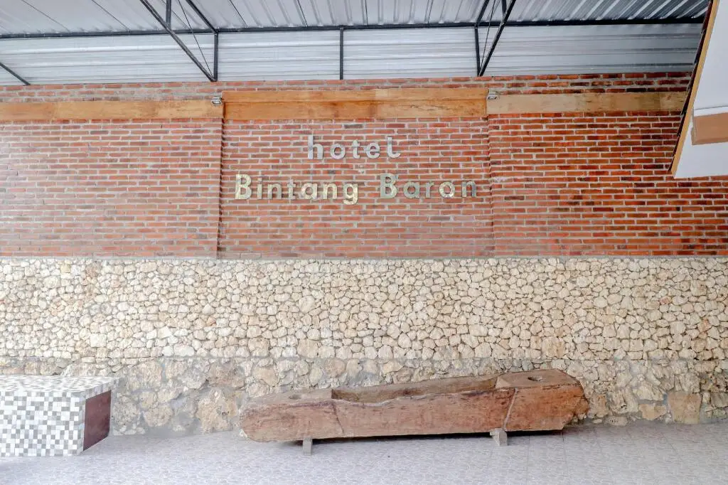 Парангтритис: Hotel Bintang Baron
