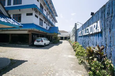 RedDoorz Plus near Pelabuhan Bitung — фото 1