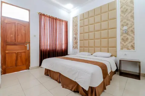 Griya Limasan Hotel — фото 1