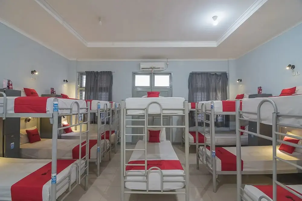 Бандунг: RedDoorz Hostel near Braga Citywalk