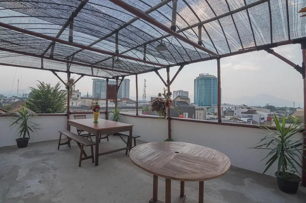 Бандунг: RedDoorz Hostel near Braga Citywalk