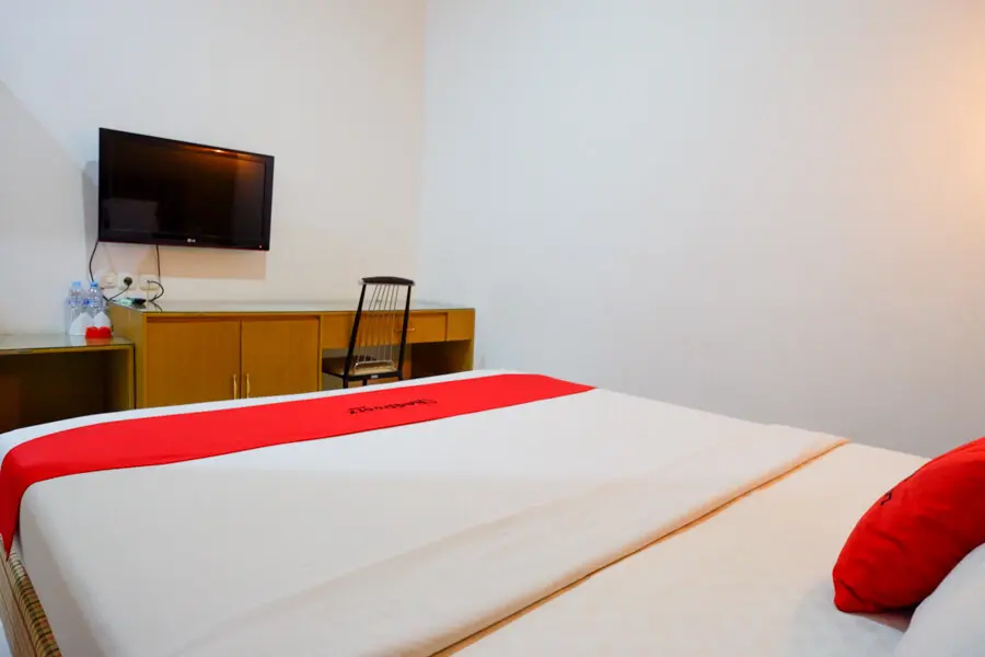 Паре-Паре: RedDoorz near Monumen Habibi Ainun