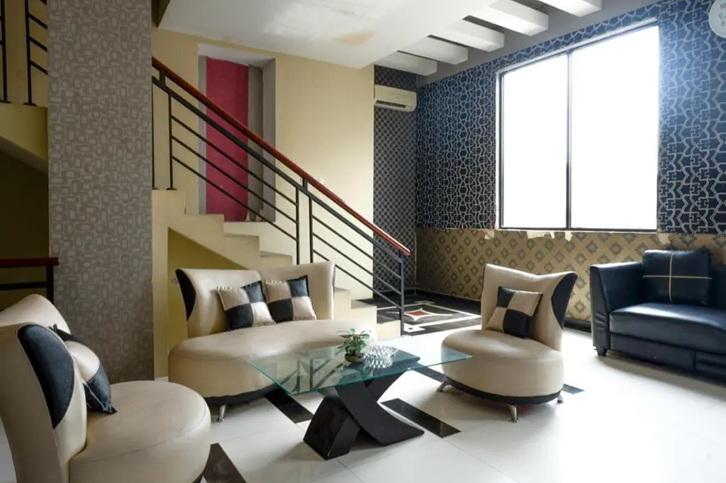 Паре-Паре: RedDoorz near Monumen Habibi Ainun