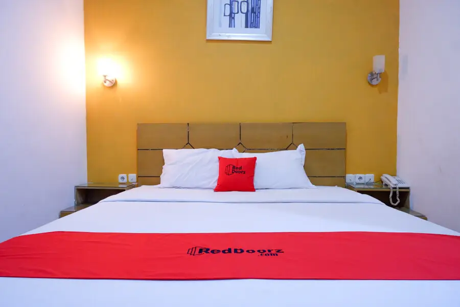 Паре-Паре: RedDoorz near Monumen Habibi Ainun