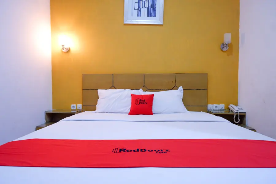 Паре-Паре: RedDoorz near Monumen Habibi Ainun