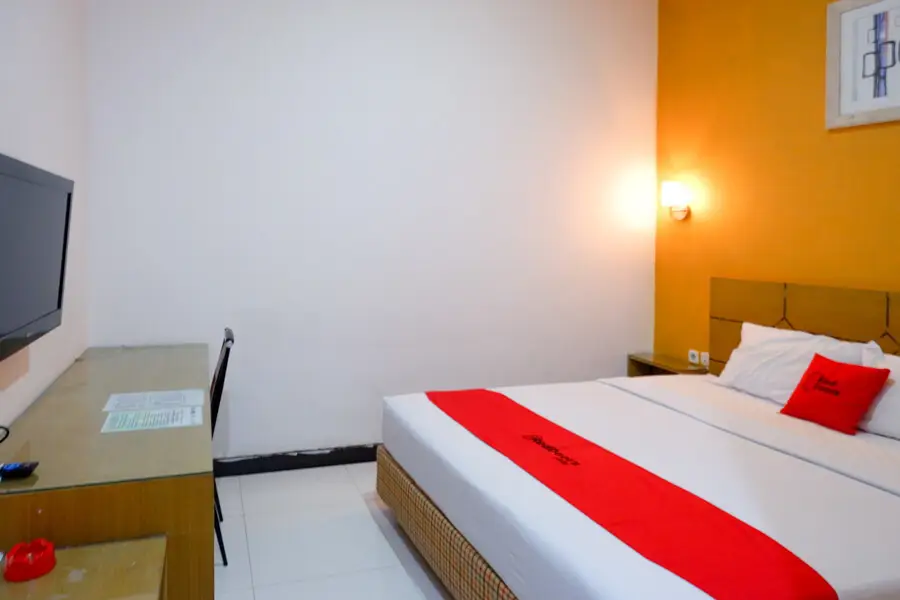 Паре-Паре: RedDoorz near Monumen Habibi Ainun