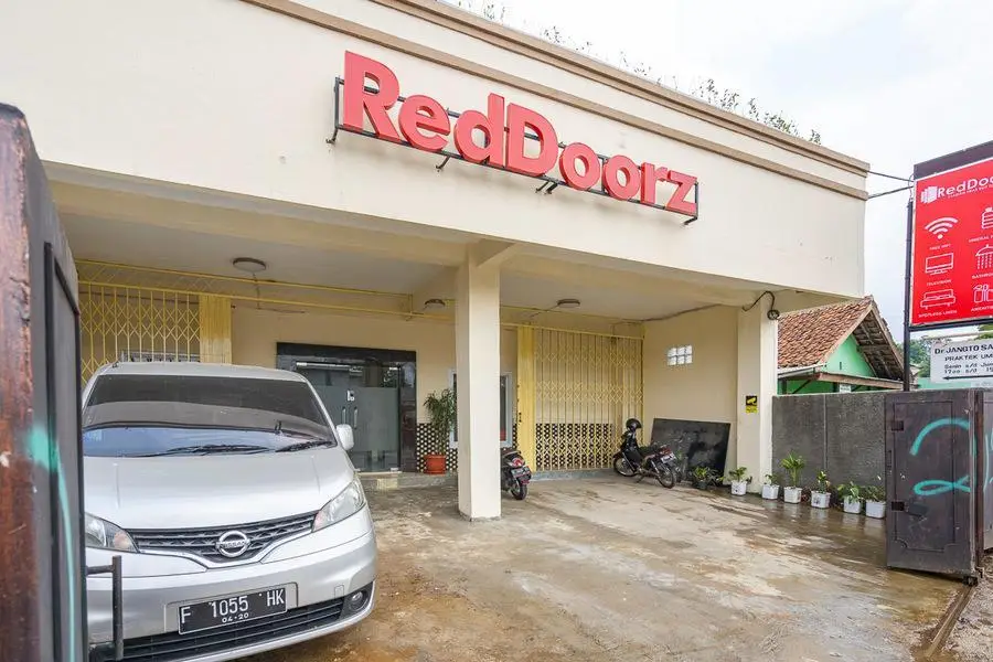 Богор: RedDoorz Syariah near Exit Toll Ciawi