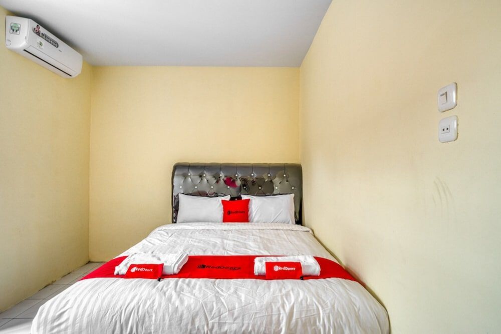 Медан: RedDoorz Plus near RSUD Dr. Pirngadi Medan 2