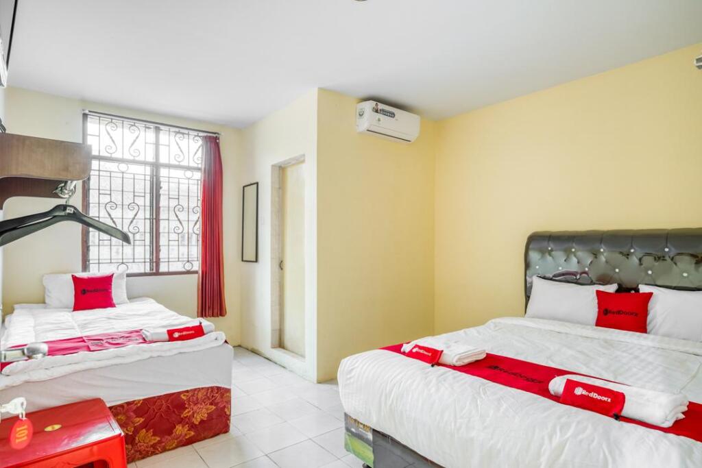 Медан: RedDoorz Plus near RSUD Dr. Pirngadi Medan 2