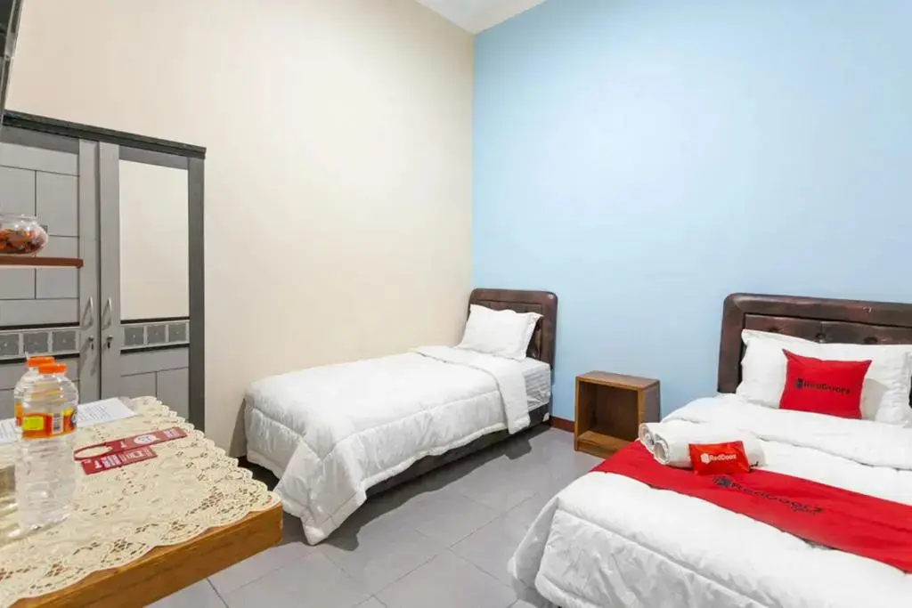 Сраген: RedDoorz Syariah @ Sakinah Guesthouse