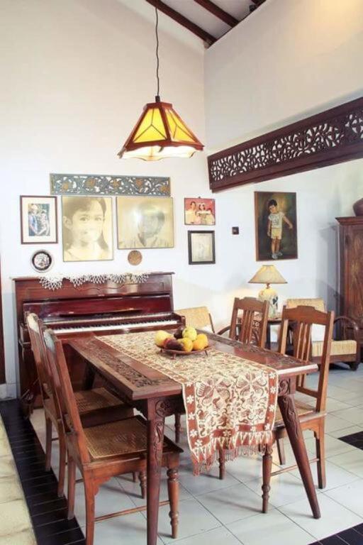 Депок: Aty Noor Homestay