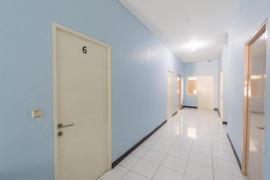 Куруг: OYO 2110 Rotterdam Guest House Syariah