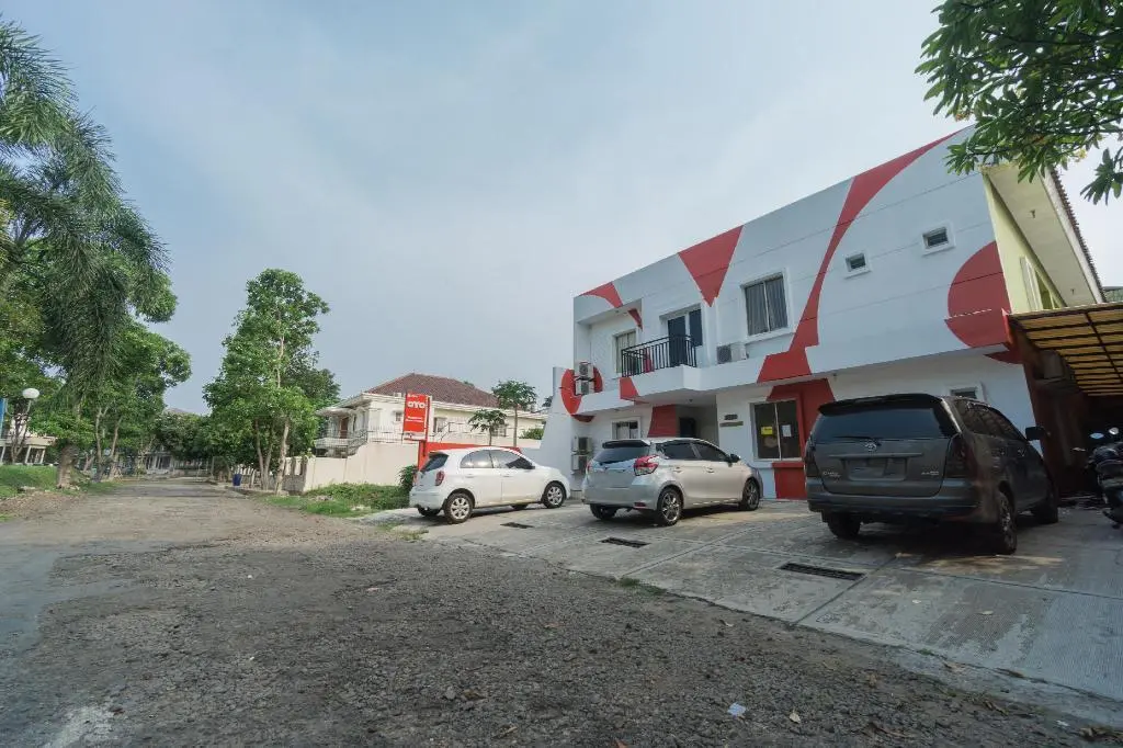 Куруг: OYO 2110 Rotterdam Guest House Syariah