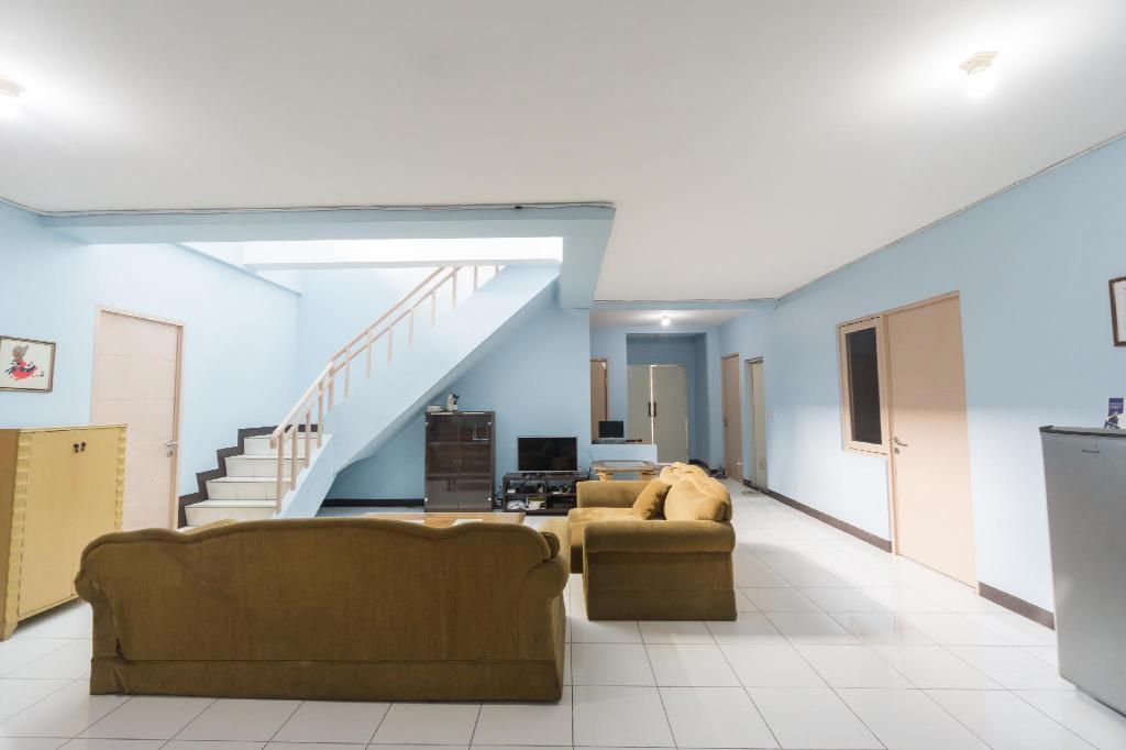 Куруг: OYO 2110 Rotterdam Guest House Syariah
