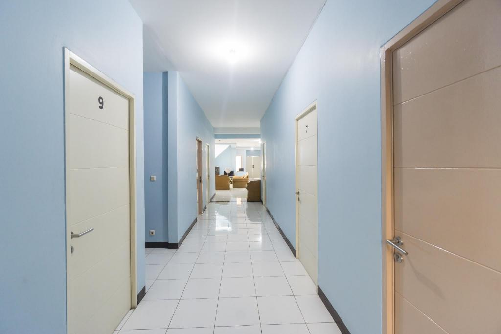 Куруг: OYO 2110 Rotterdam Guest House Syariah