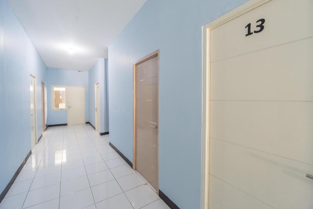 Куруг: OYO 2110 Rotterdam Guest House Syariah