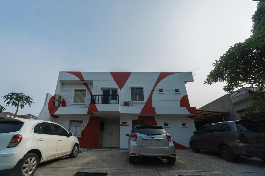 Куруг: OYO 2110 Rotterdam Guest House Syariah