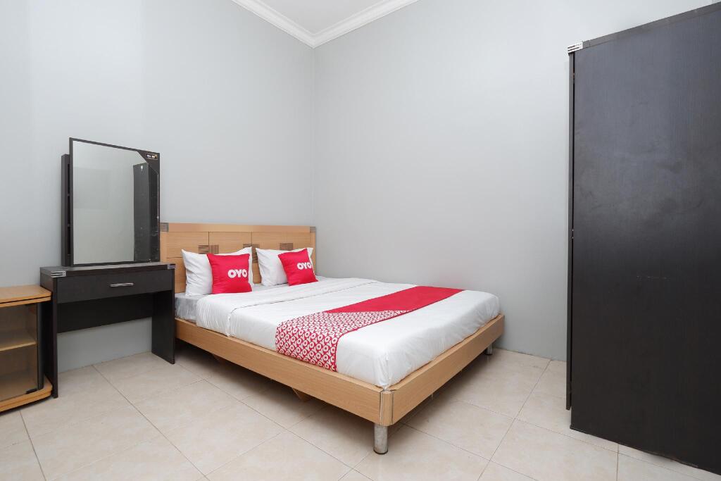 Суракарта: OYO 2737 D'kost