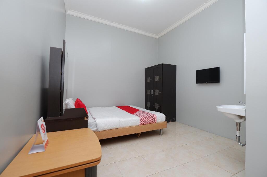 Суракарта: OYO 2737 D'kost