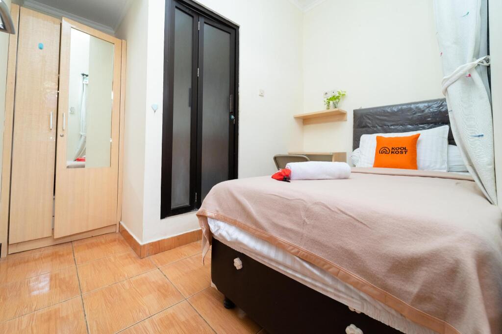Джакарта: KoolKost Syariah near RS. Bhayangkara Pondok Pinang (Female Only)