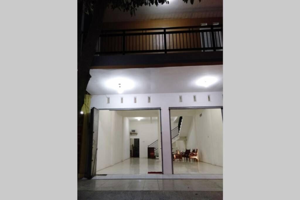 Надисари: Yustin Family Homestay Malang
