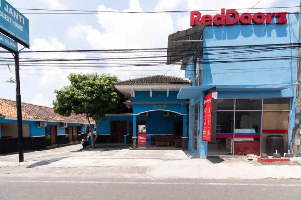 RedDoorz @ Raya Janti Yogyakarta — фото 1