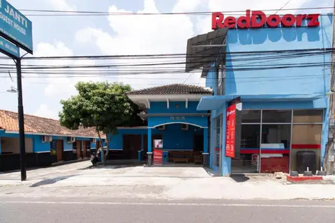 RedDoorz @ Raya Janti Yogyakarta — фото 1
