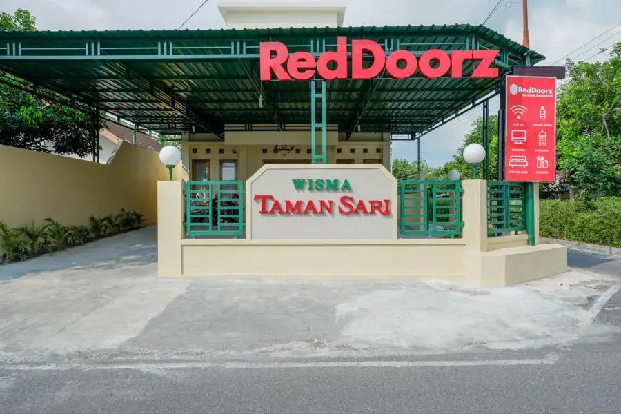 Караганьяр: RedDoorz near Stadion 45 Karanganyar
