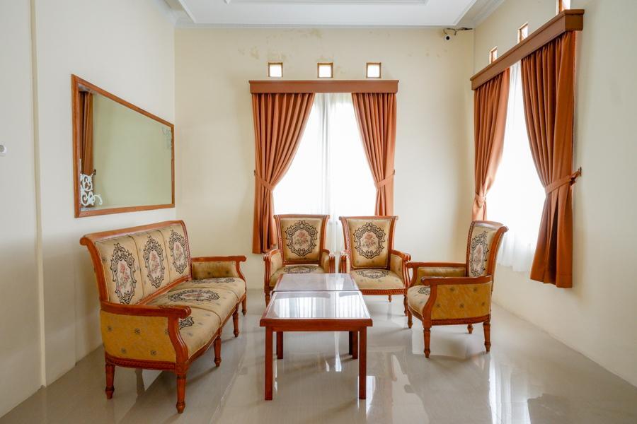 Караганьяр: RedDoorz near Stadion 45 Karanganyar