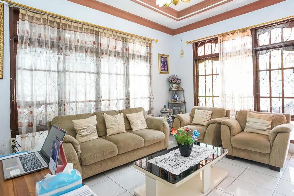 Вори: PAS Residence