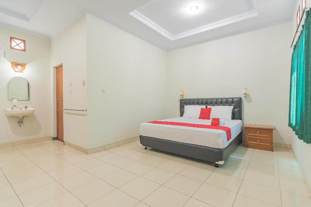 Чиребон: RedDoorz @ Pemuda Street Cirebon