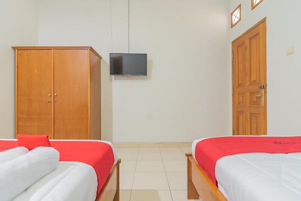 Чиребон: RedDoorz @ Pemuda Street Cirebon